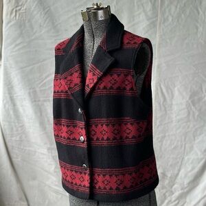 Orvis Black and Red Patterned Fleece Vest